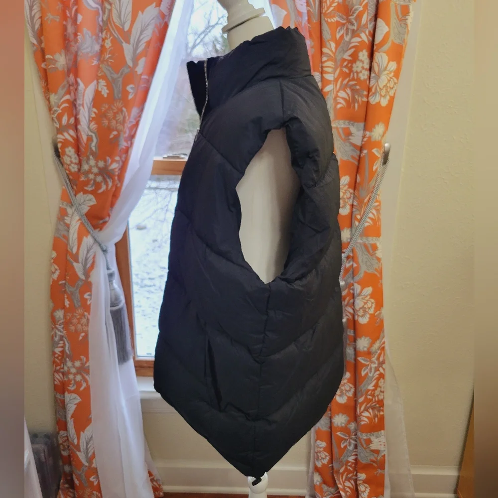 Nylon Oversize Puffer Vest - Picture 3 of 6